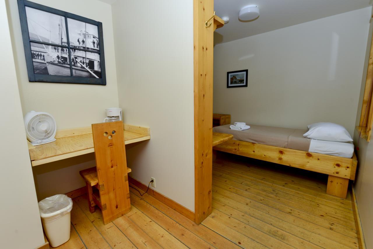 The Bunkhouse Hotell Dawson City Exteriör bild