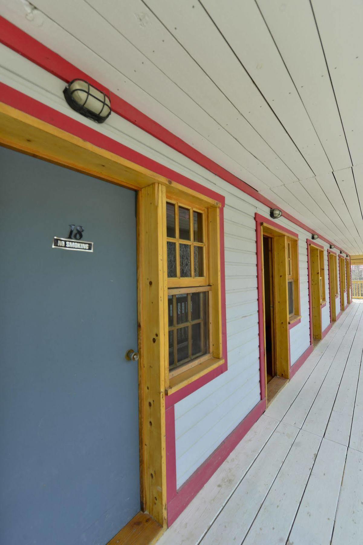 The Bunkhouse Hotell Dawson City Exteriör bild