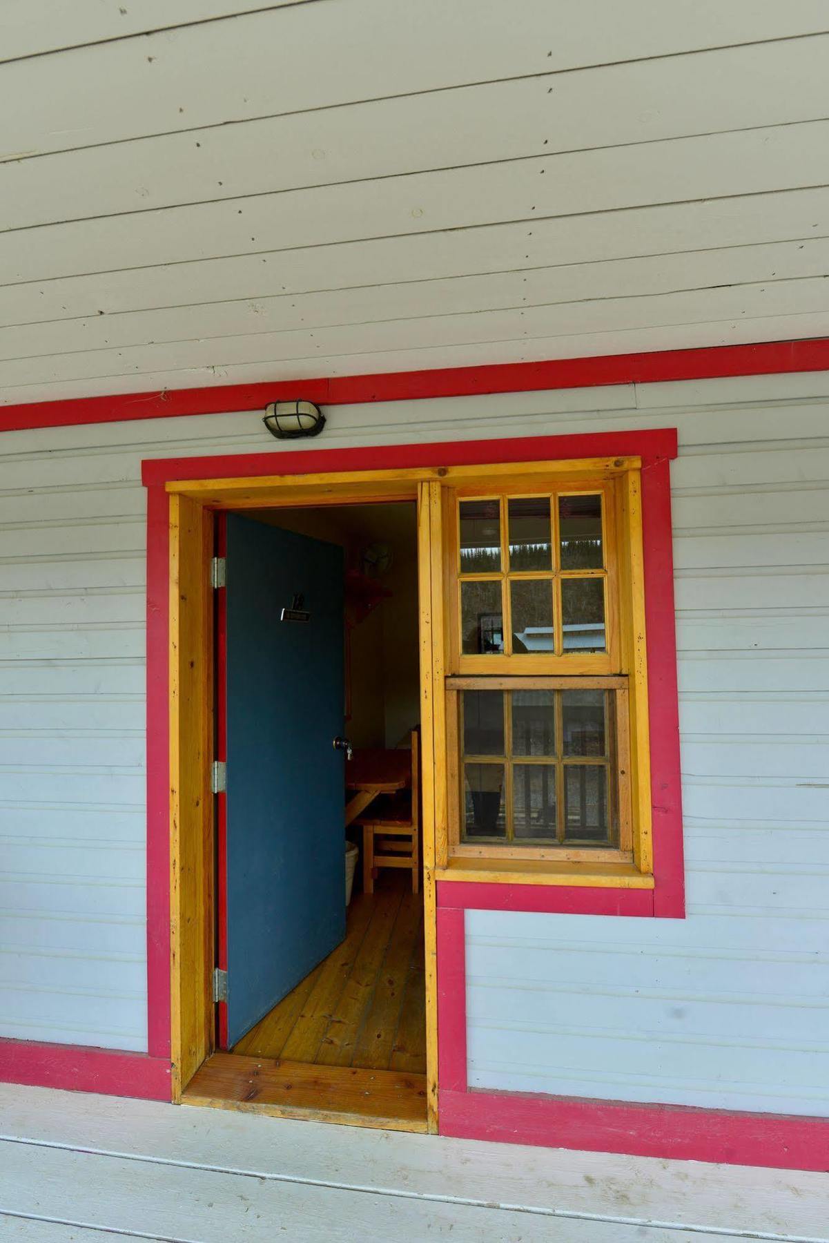 The Bunkhouse Hotell Dawson City Exteriör bild