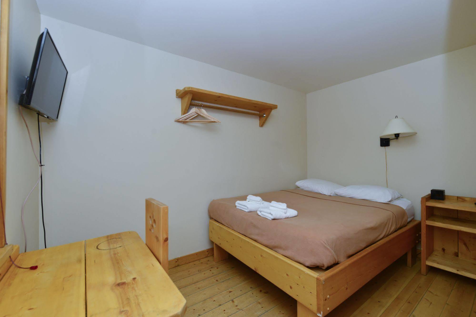 The Bunkhouse Hotell Dawson City Exteriör bild