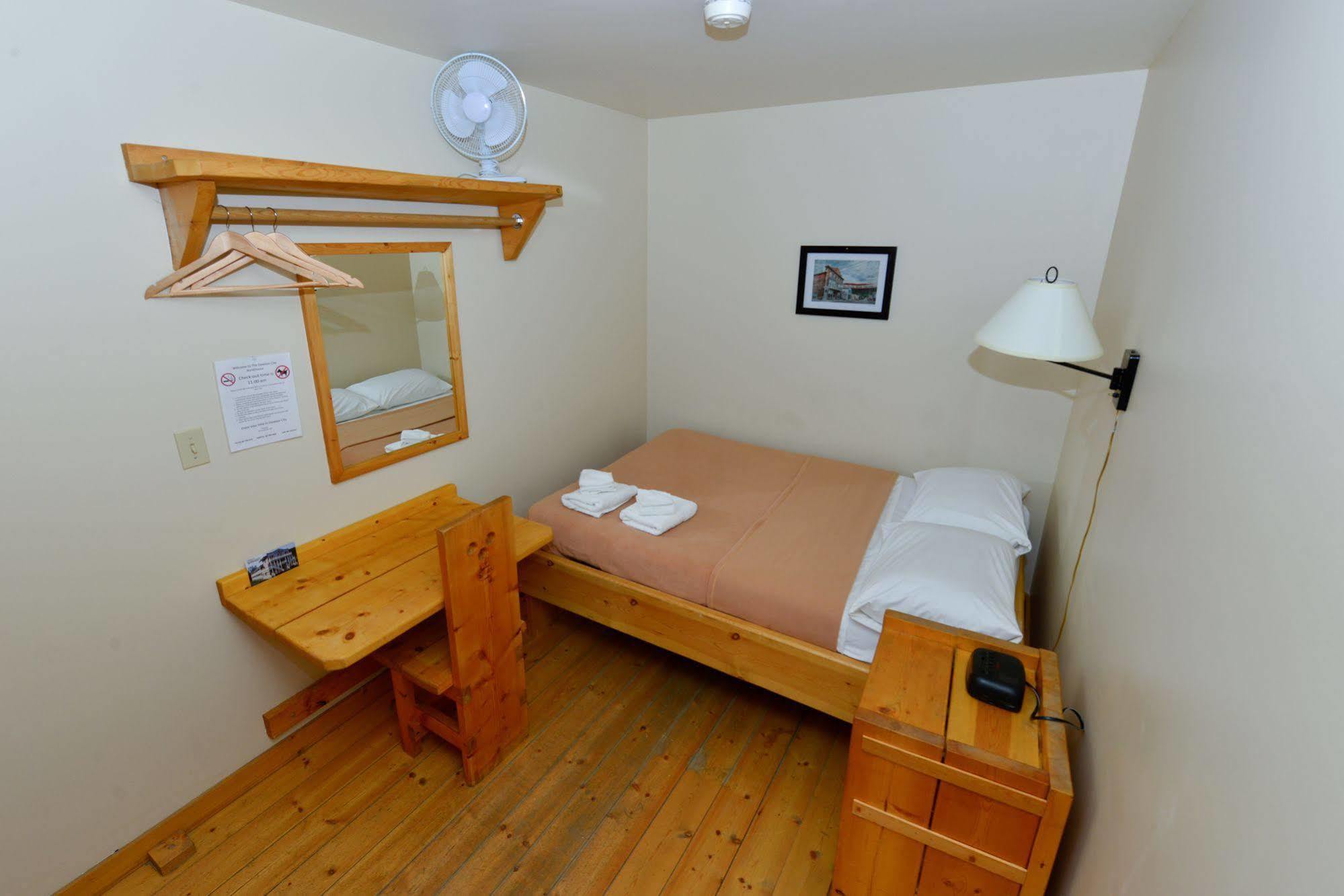 The Bunkhouse Hotell Dawson City Exteriör bild