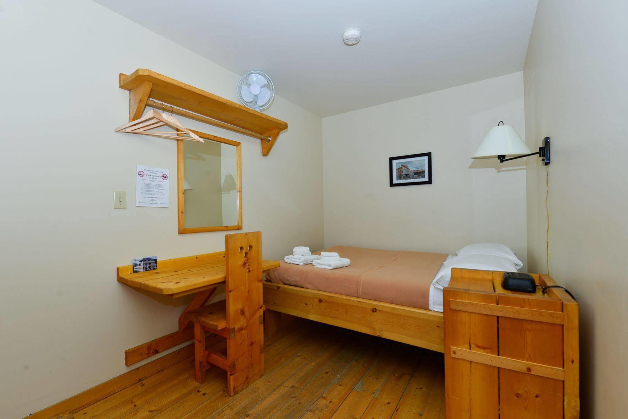 The Bunkhouse Hotell Dawson City Exteriör bild