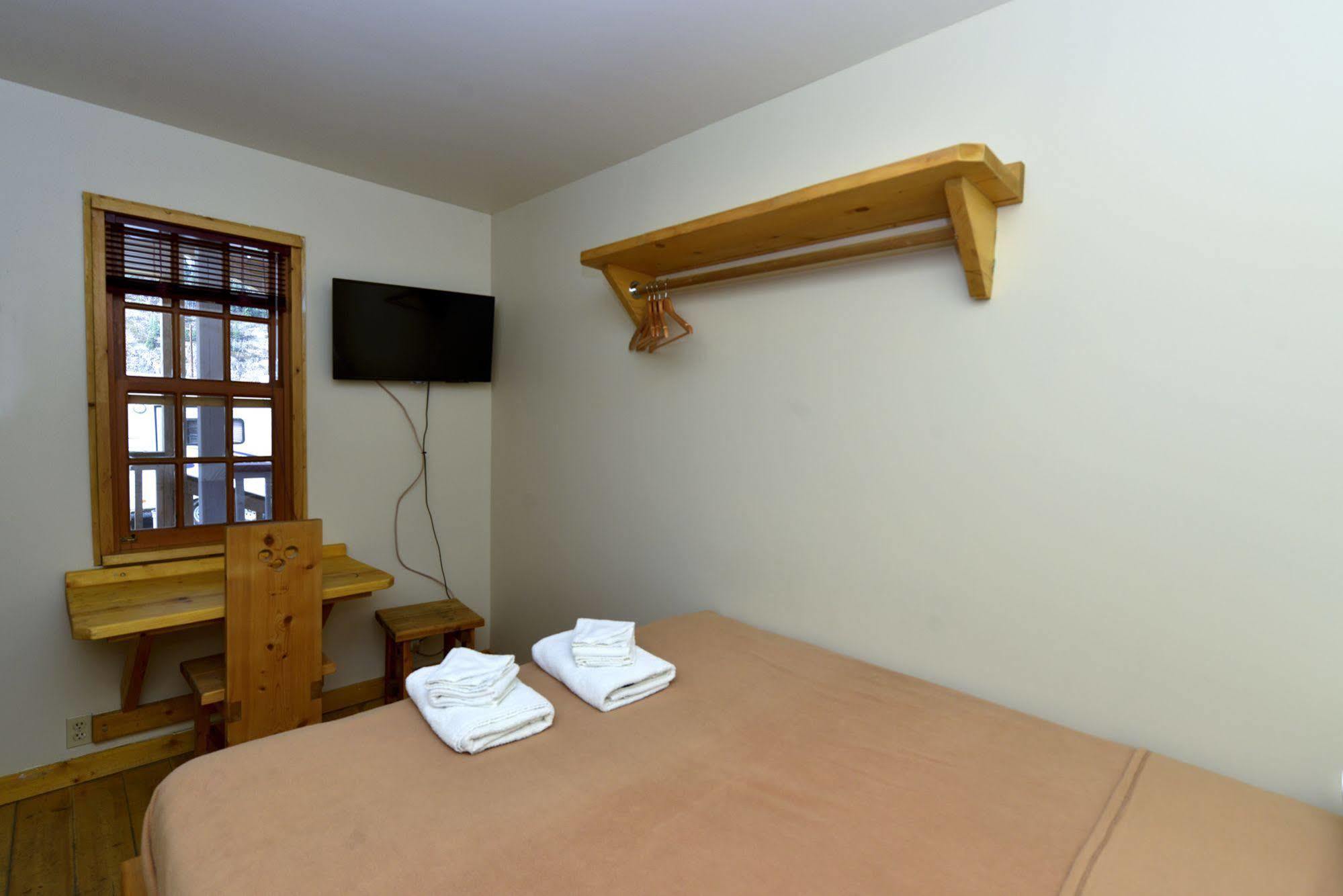 The Bunkhouse Hotell Dawson City Exteriör bild